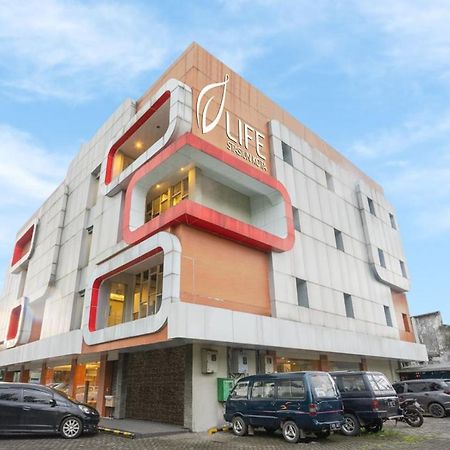 Life Hotel Stasiun Kota Surabaya Eksteriør billede