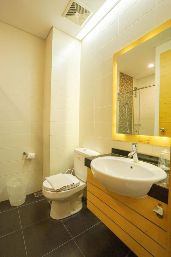 Life Hotel Stasiun Kota Surabaya Eksteriør billede