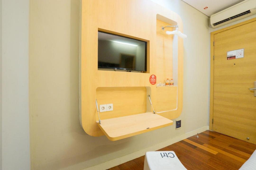 Life Hotel Stasiun Kota Surabaya Eksteriør billede